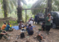 Warga LDII Tanjab Barat Gotong Royong Rawat Perkebunan Sawit