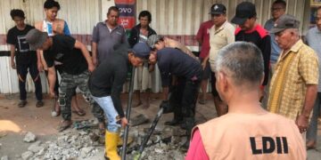 Warga LDII Tanjung Raja Gotong Royong Bersihkan Saluran Air