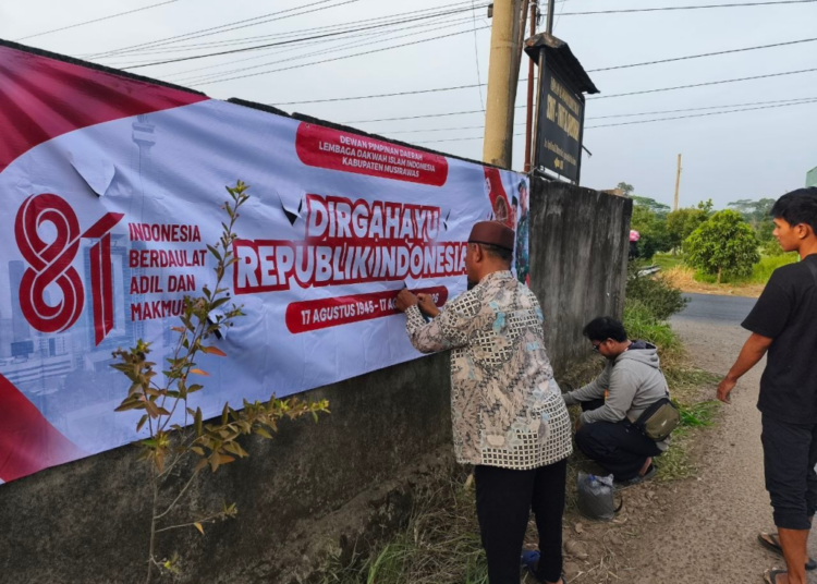 LDII Musi Rawas Pasang Banner Sambut HUT ke-81 RI