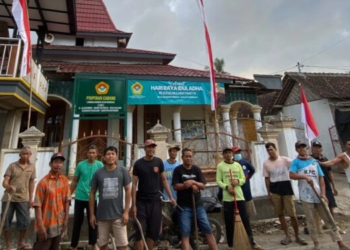 LDII Kutorejo Ikuti Gerakan Bersih-Bersih Masjid, Wujudkan Semangat Gotong Royong