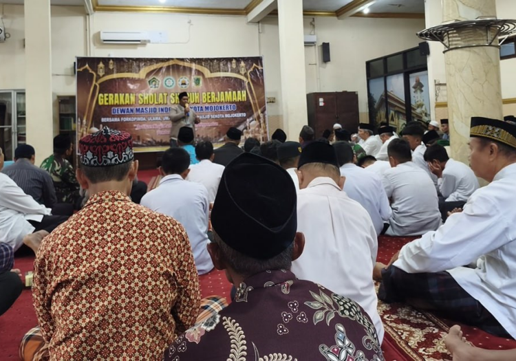 Wujudkan Kerukunan, Masjid Al-Hikmah Jadi Tuan Rumah Sholat Subuh Berjamaah
