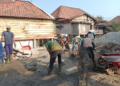 Warga LDII Tanaabang Ilir Ikut Gotong Royong Pengecoran Rumah