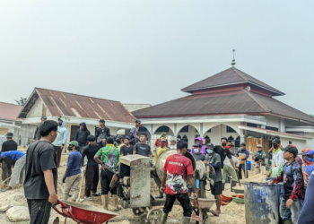 LDII Merangin Gotong Royong Bangun Sarana Basket Pesantren