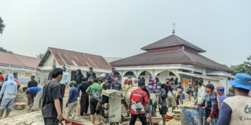 LDII Merangin Gotong Royong Bangun Sarana Basket Pesantren