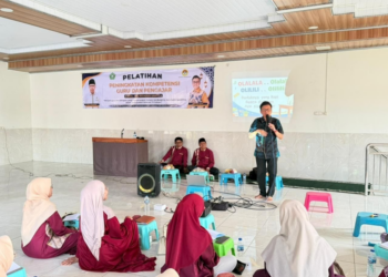 Peningkatan Kompetensi Pengajar, Guru PAC LDII Kramatwatu Dilatih Public Speaking