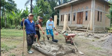 Warga LDII Sindang Kelingi Gotong Royong Bangun Pagar Masjid