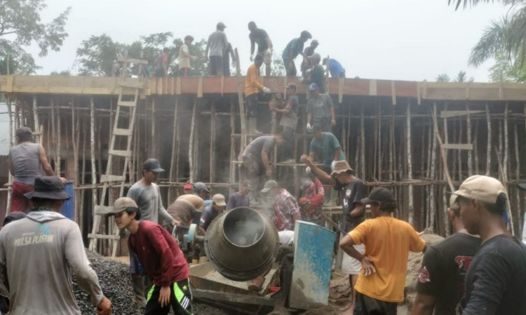 Warga LDII Pematang Kabau Gotong Royong Bangun Gedung Serbaguna