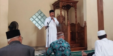 Khotbah Jumat di Masjid Al Manshurin, Ust. Ubaidillah Ajak Jamaah Tingkatkan Ketakwaan