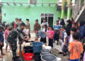Warga LDII Terbaya Terima Bantuan Air Bersih dari Yonif TP 945/PPC