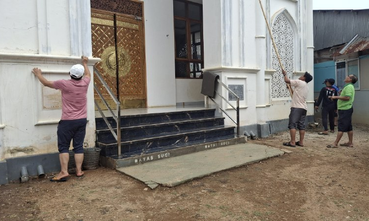 Warga LDII Nuha Kerja Bakti Dukung Gerakan Bersih Masjid Kemenag