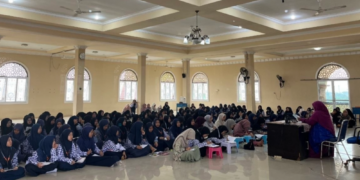 Siswi SMA Aziziah Palembang Ikuti Pengajian Thaharah dan Birrul Walidain