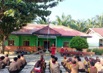 Tingkatkan Kesiapsiagaan Bencana, Senkom Sulbar Gelar Simulasi Kebakaran di SMAN 1 Tikke Raya