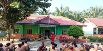 Tingkatkan Kesiapsiagaan Bencana, Senkom Sulbar Gelar Simulasi Kebakaran di SMAN 1 Tikke Raya